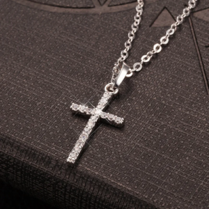 Fashionable Zircon Cross Pendant Necklace